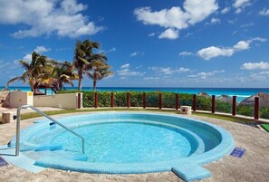 Outdoor pool - Christmas Week on the Mexican Caribbean (Cancún)