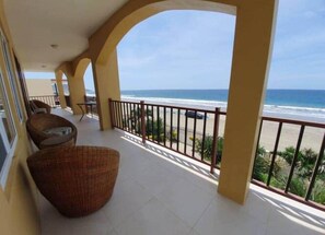 Property grounds - Beso del Sol - "Olas" 1-Bedroom Beachfront Apartment (Santa Marianita)