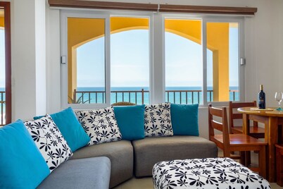 Beso del Sol - "Olas" 1-Bedroom Beachfront Apartment