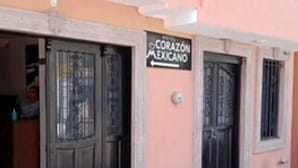 A building with a sign reading "Hotel Corazon Mexicano." - Hotel Casa Autora 40 (Guanajuato)