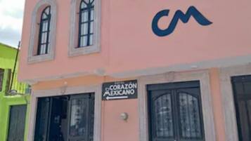 Vista frontal de la propiedad