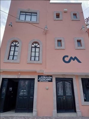 Fachada de la propiedad