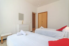 3 Schlafzimmer, Bügeleisen/Bügelbrett, Bettwäsche