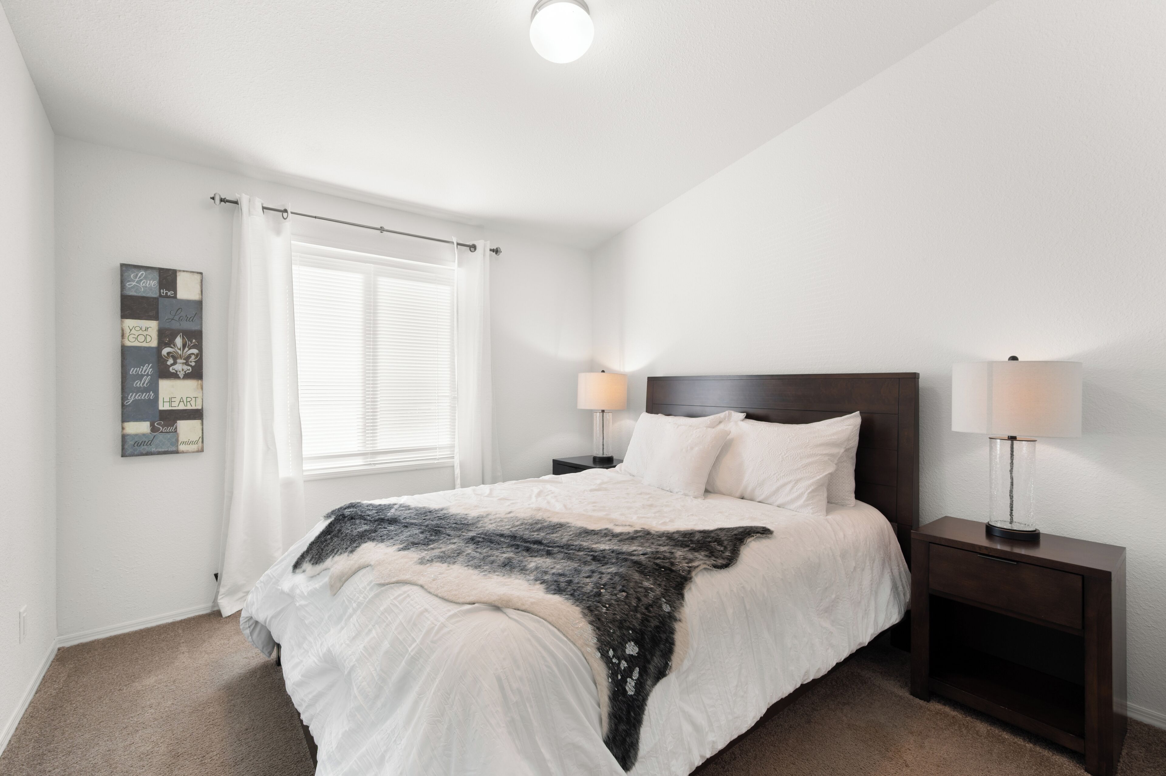 3 camere, una scrivania, ferro/asse da stiro, culla da viaggio