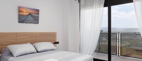 5 habitaciones, tabla de planchar con plancha y acceso a internet