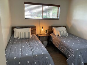 3 bedrooms, iron/ironing board, free WiFi, bed sheets - Newly Renovated Mother-in-Law Apartment (Orem)