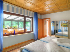 2 Schlafzimmer, Schreibtisch, Bügeleisen/Bügelbrett, Internetzugang