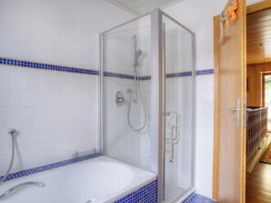 Secador de pelo y toallas