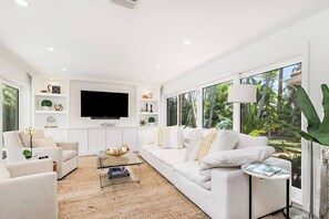 Smart TV, ping pong, books, offices