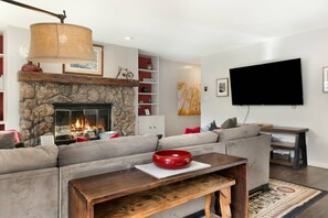 Smart-TV, Kamin, DVD-Player