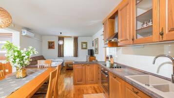 Refrigerador, microondas, parrilla de estufa y lavavajillas