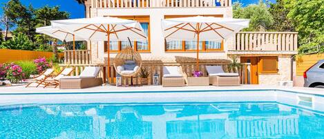 Een verwarmd zwembad