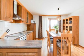 Fridge, microwave, oven, stovetop - Apartment Mima (36268-A1) (Silo - island Krk)