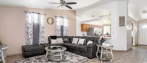 Televisión y chimenea