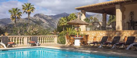 حمّام سباحة خارجي