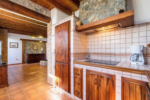 Fridge, microwave, oven, stovetop - Apartment Casa Patricia Nerja with Mountain View, Pool (Nerja)