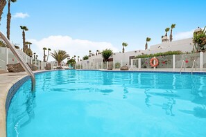 Een verwarmd zwembad