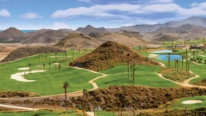 A golf course with a large mound, sand bunkers, and a pond. - House "Amazing Duplex - 30m from the beach" with Sea View, Terrace, A/C & Wi-Fi (San Juan de los Terreros)