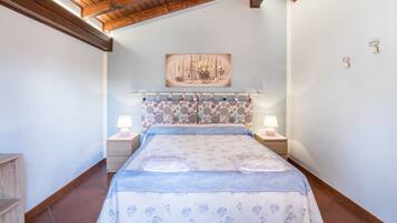 1 slaapkamer, een strijkplank/strijkijzer, gratis wifi, beddengoed