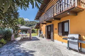 Terrace/patio - Casa Vacanza Anna: Pet-Friendly Holiday Home with Mountain Views (Santino VB)