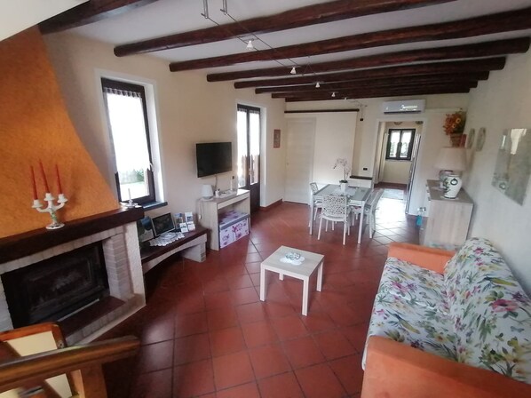 TV, fireplace, DVD player, stereo