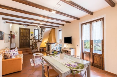Interior. Casa Vacanza Anna, Lake Maggiore: Independent House with Garden, Parking, Pets Welcome