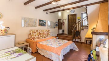 1 habitación, tabla de planchar con plancha, wifi gratis y ropa de cama