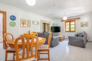 Dining - Villa la Rafal with Mountain View, Pool, Wi-Fi, A/C, Terrace & Garden (Pollensa)