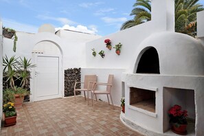 Terrace/patio - "Casa Gofio" Apartment just 150 m from the Beach with Sea View, A/C & WiFi (puerto del carmen)