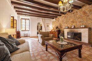 Télévision, cheminée