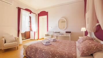 9 dormitoris, planxa i posts de planxar, wifi gratuïta i roba de llit