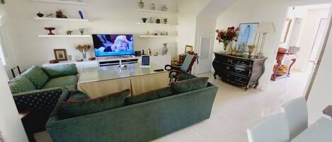 Smart-TV, Videospiele, DVD-Player, Stereoanlage