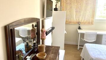 4 slaapkamers, een strijkplank/strijkijzer, gratis wifi, beddengoed