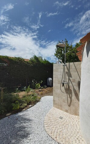 Property grounds - Detached house with dishwasher, enclosed garden, near beach and center  (L'Épine)