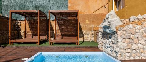 Tina de hidromasaje al aire libre