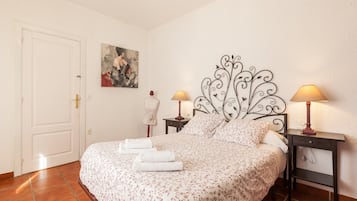 5 bedrooms, free WiFi, bed sheets