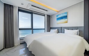 Blue Castle Family Ocean View | Desk, free WiFi, bed sheets - Song Jeong Hotel Blue Castle (Busan)