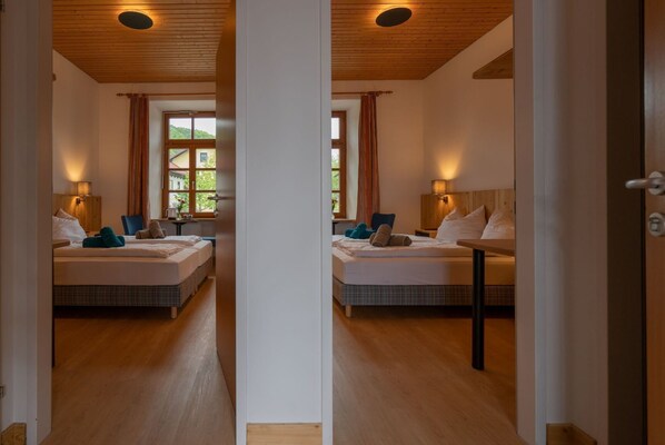 Unclassified image, 1 of 15, button - Stockbettzimmer DZ - Haus Weyregg - Frühstückspension (Weyregg am Attersee)