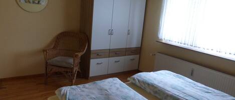 2 soverom, strykejern/-brett, reiseseng for barn og wi-fi