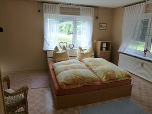 2 dormitorios, tabla de planchar con plancha, cuna de viaje y wifi