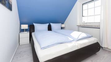 2 bedrooms, travel crib, WiFi