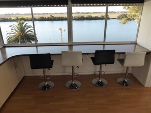 Business center - Absolute Murray River frontage four bedroom, two bathroom, airconditioned house. (Wellington East)