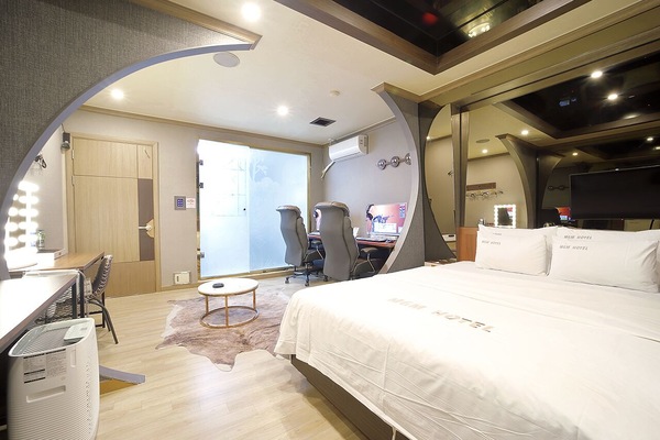 Premium Double Room (A) | Egyptian cotton sheets, premium bedding, down comforters