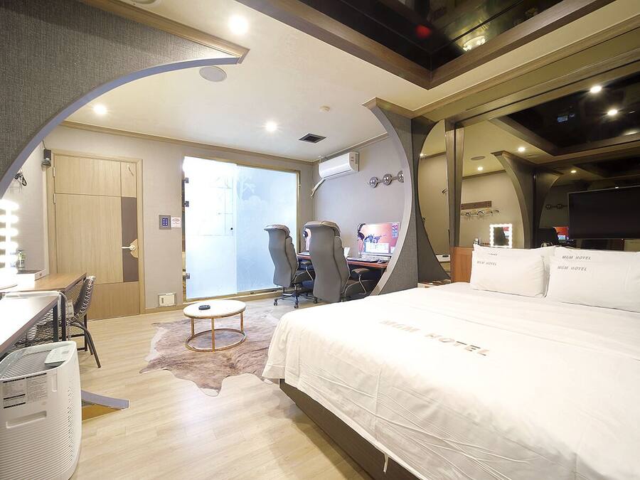 Premium Double Room (A) | Egyptian cotton sheets, premium bedding, down comforters