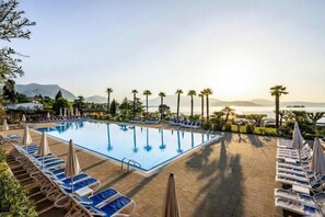Pool - Apartment in Manerba with barbecue (Manerba sul Garda)