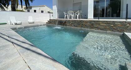 Montsia 23 - Casa con piscina privada en Roses