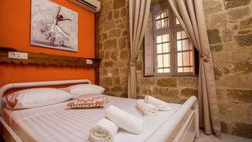 1 bedroom, in-room safe, travel cot, WiFi