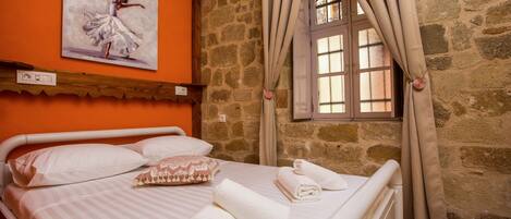 1 slaapkamer, een kluis op de kamer, reisbedje, wifi