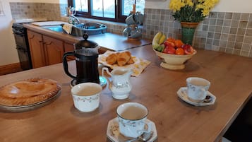 Ferienhaus | Eigene Küche | Mikrowelle, Ofen, Geschirrspüler, Wasserkocher mit Kaffee-/Teezubehör
