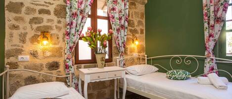 1 slaapkamer, een kluis op de kamer, reisbedje, wifi